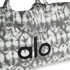 Alo Yoga Shopper Tote